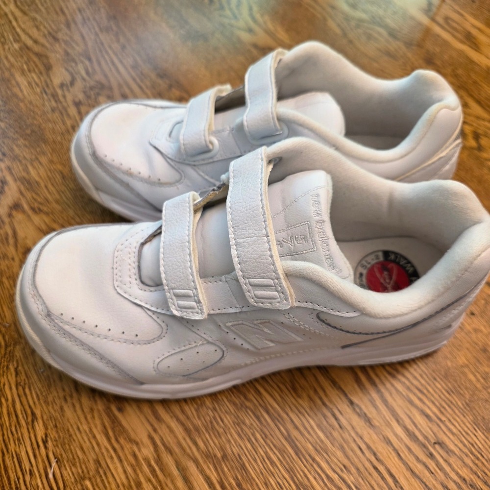 New Balance 575 Womens 8.5 White Leather Walking Shoes Healthy Walk‎ Pink Ribbon